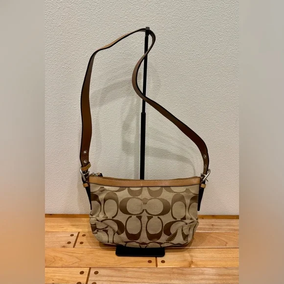 ‼️SOLD‼️Coach Signature Tan Adjustable Shoulder and Crossbody Bag - Picture 2 of 10